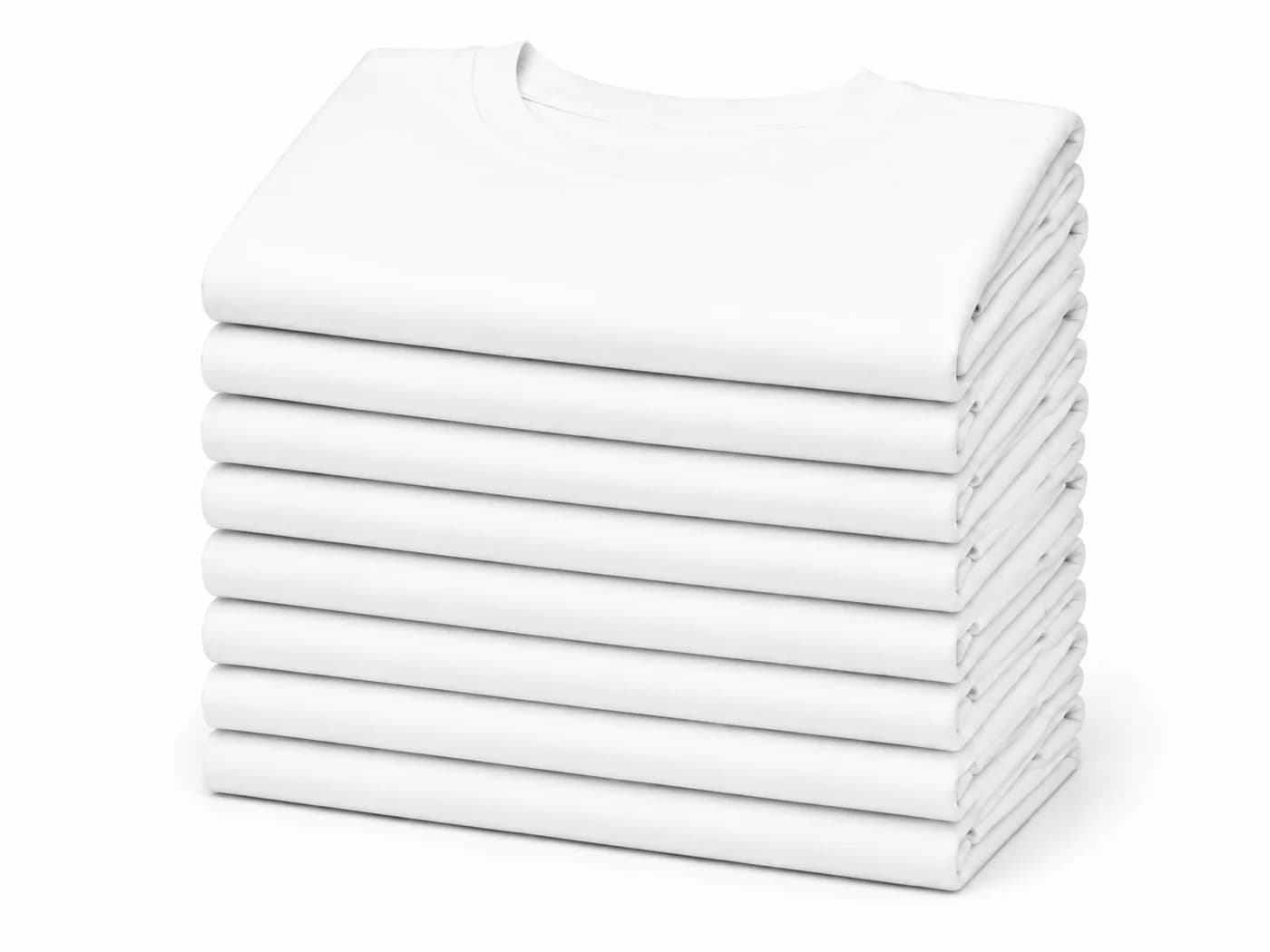 Pile de huit t-shirts identiques pliés : le tarif dégressif se joue sur la série